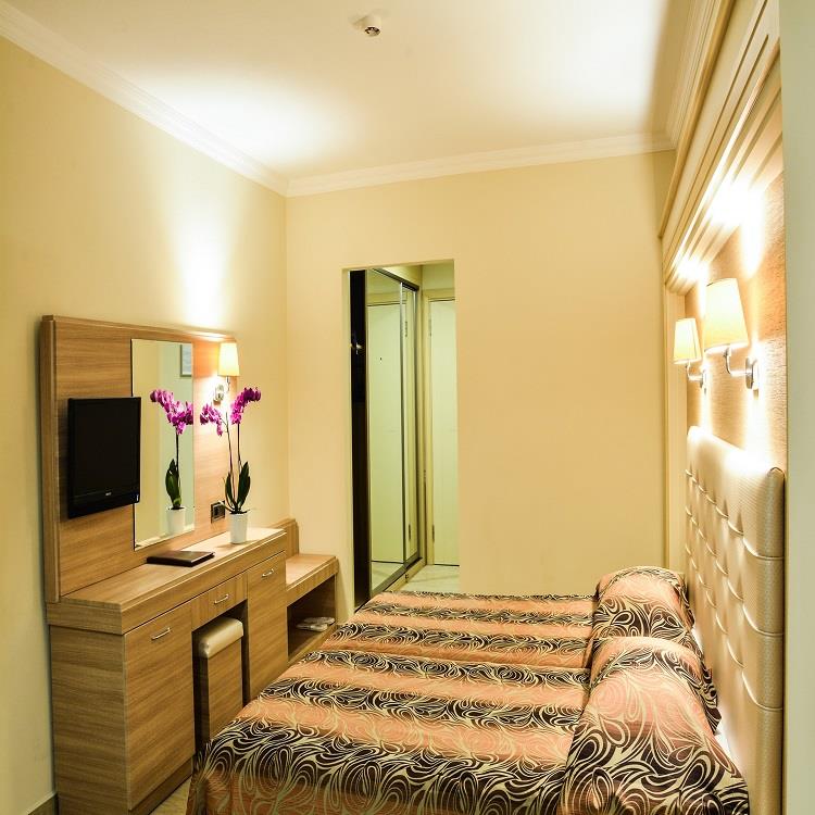 Azka Otel